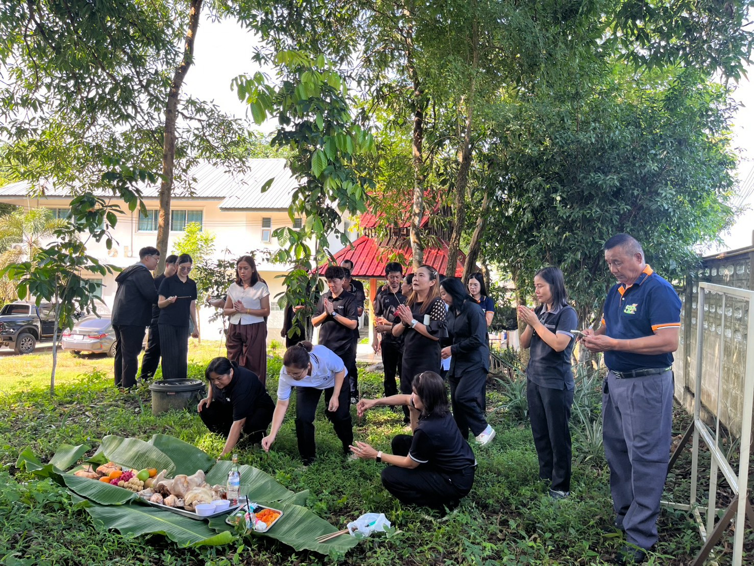 title - ส.ป.ก. อุตรดิตถ์ จัดพิธีไหว้ศาลพระภูมิ ศาลตา-ยาย และศาลเจ้าที่ เพื่อเสริมความเป็นสิริมงคล สร้างขวัญและกำลังใจแก่เจ้าหน้าที่ในการปฏิบัติงาน ประจำปีงบประมาณ พ.ศ. ๒๕๗๐